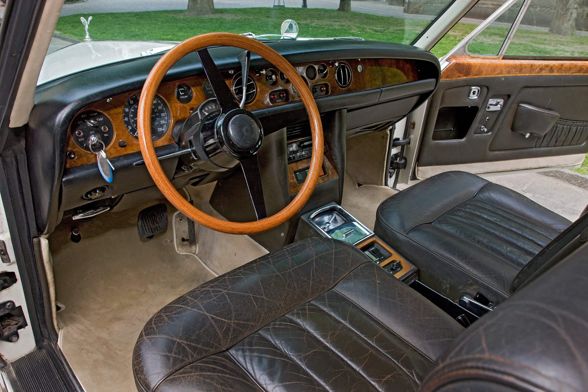 1970-rolls-royce-shadow-2-doors-saloon-4