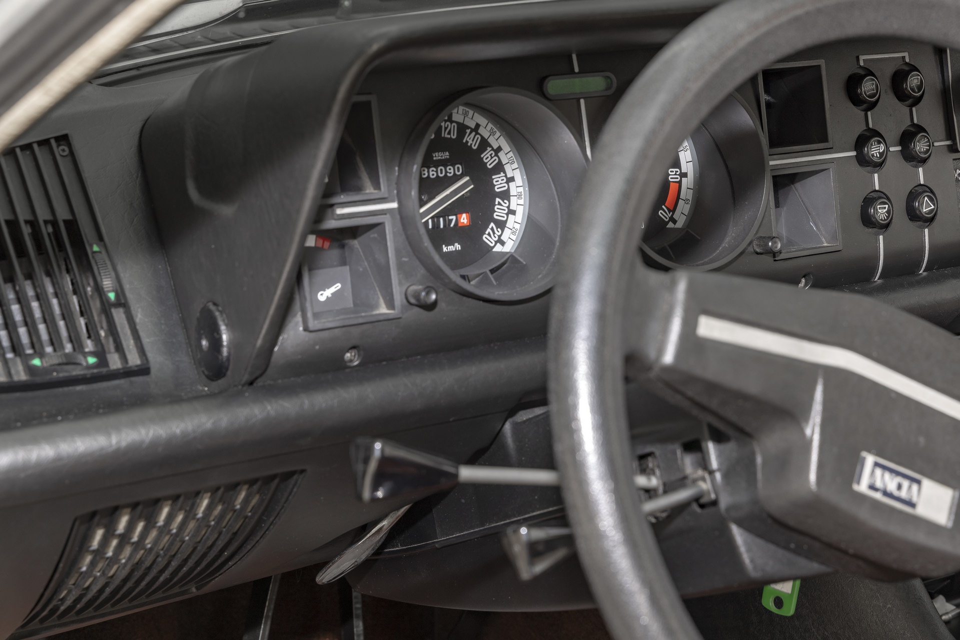 1978-lancia-2500-gamma-coupe-pininfarina-14