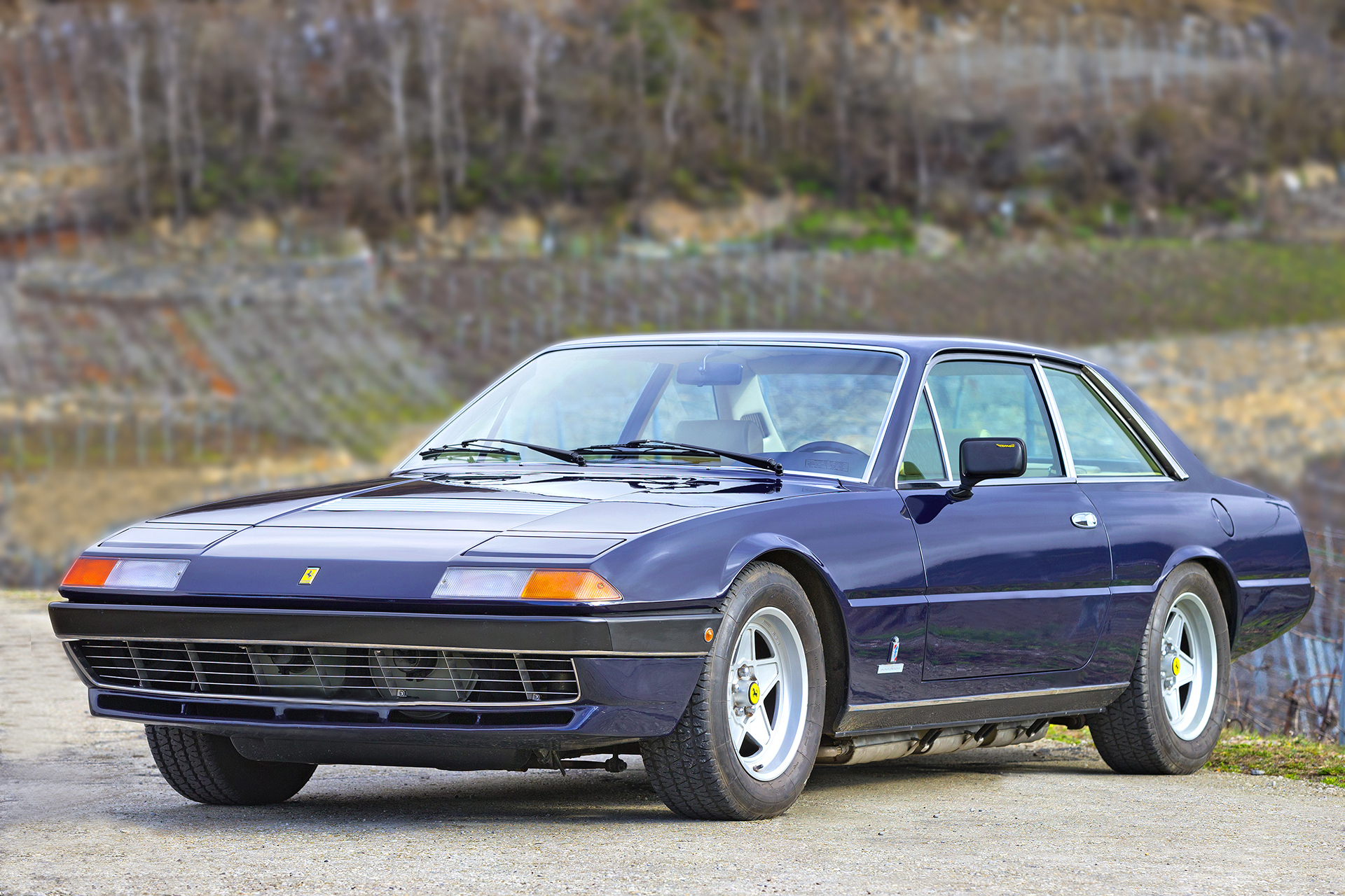1983-ferrari-400i-1