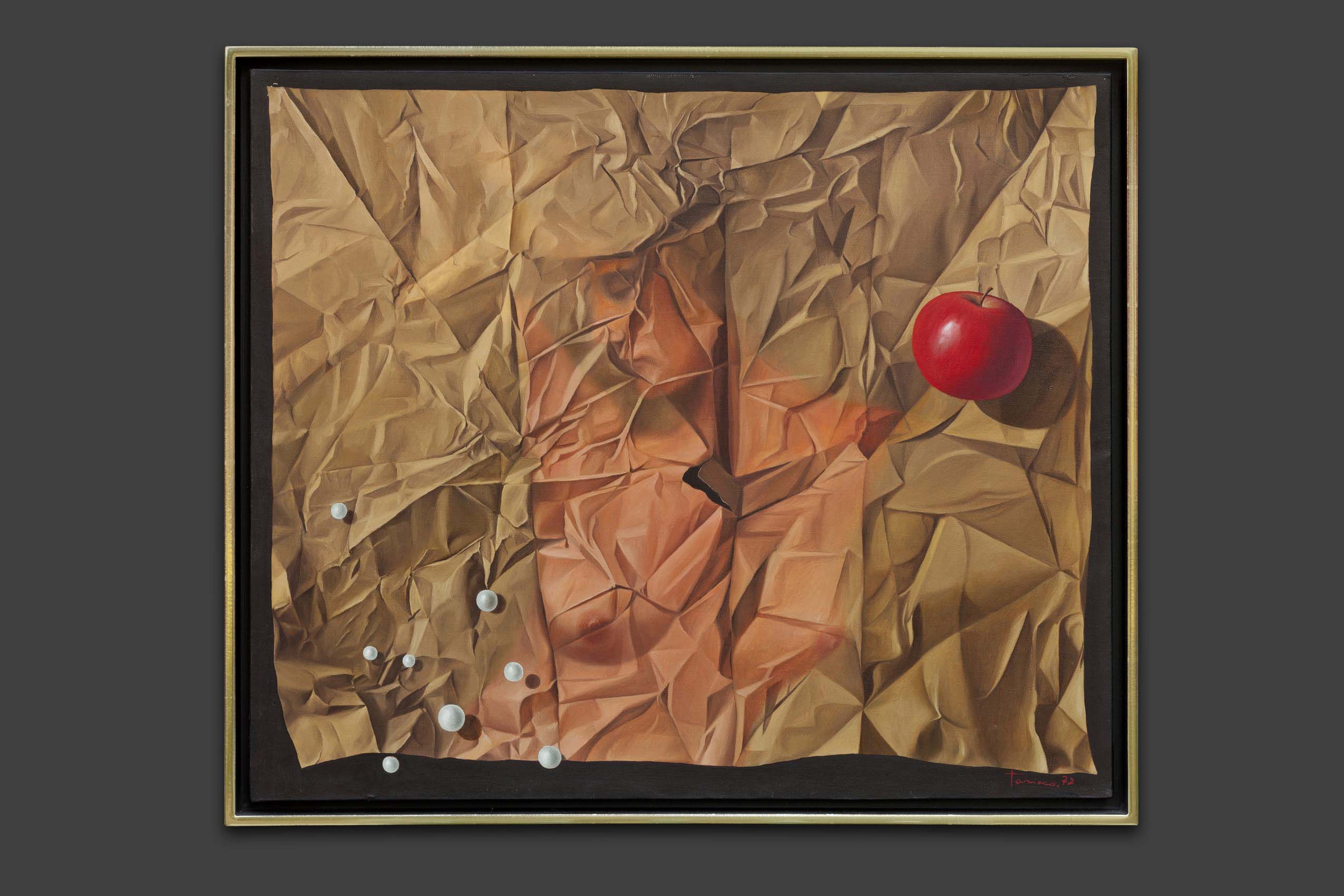 Taricco Michele - Papier froissé, pierre et pomme - Encadré Taricco Michele - Papier froissé, pierre et pomme - Encadré